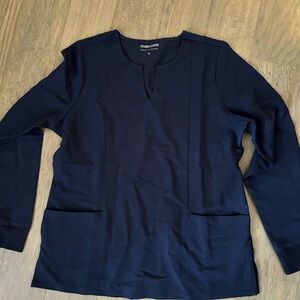 Long sleevee scrub top